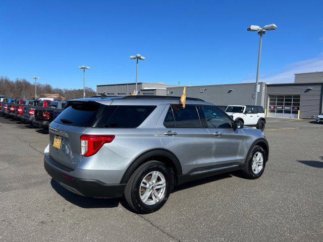 Certified 2021 Ford Explorer XLT w/ Equipment Group 202A image 4