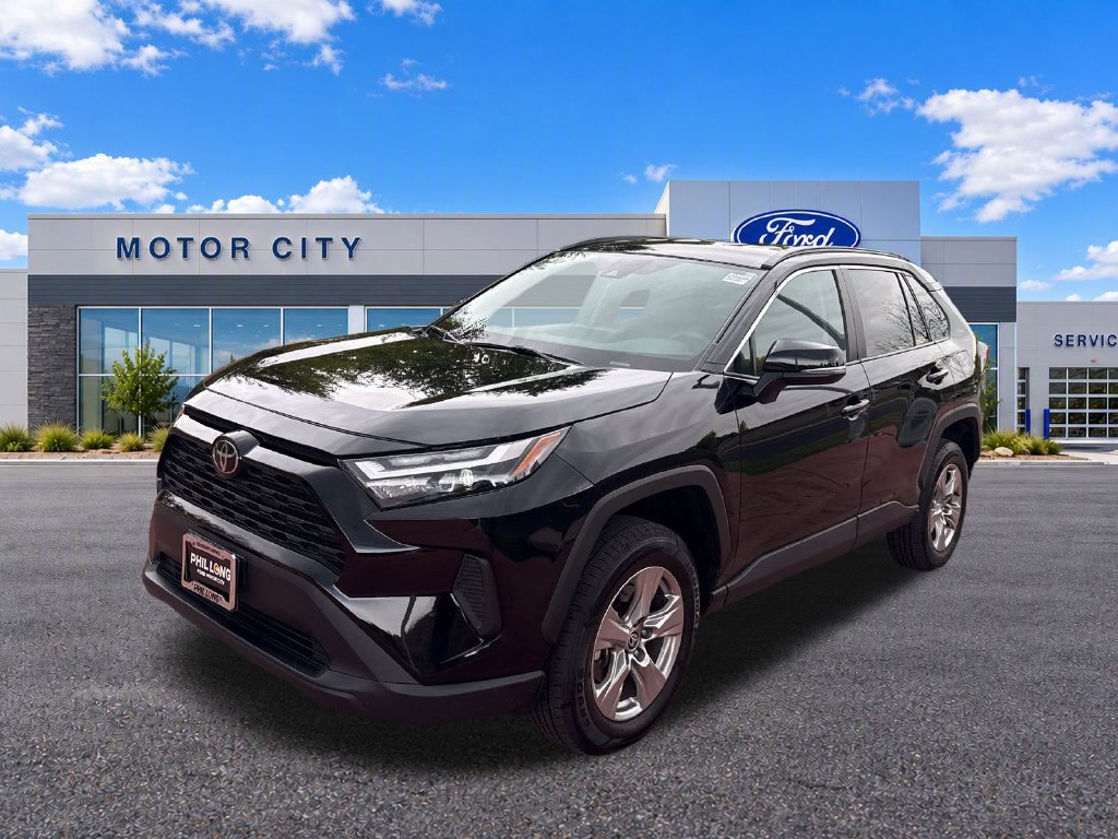 Used 2025 Toyota RAV4 XLE AWD/4WD image 4