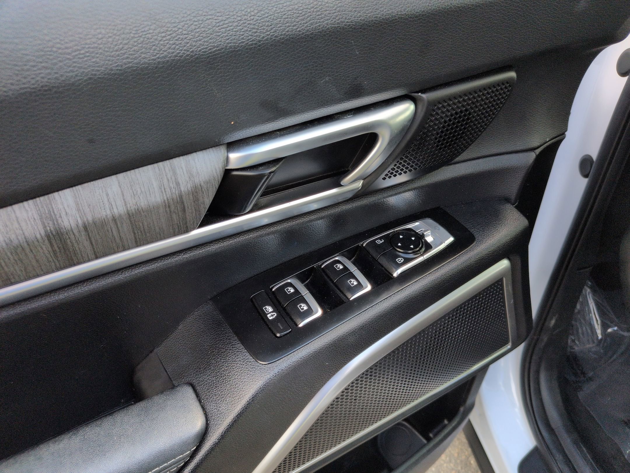 Used 2024 Kia Telluride EX w/ EX Captain's Chair Package FWD image 14