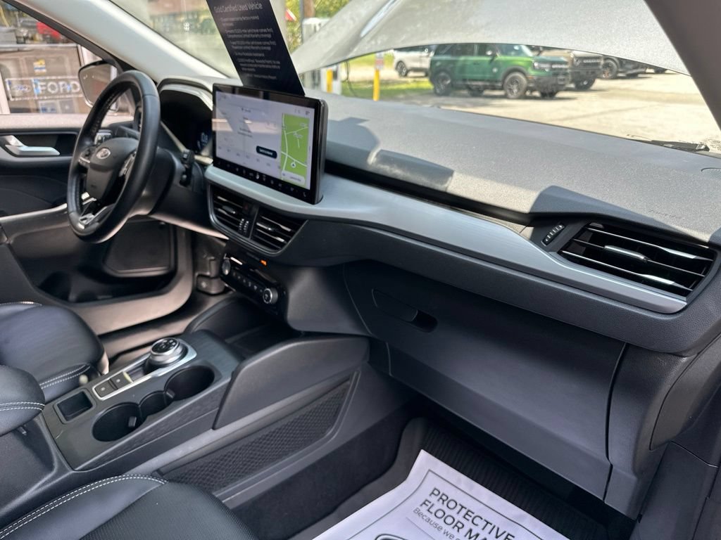 Certified 2023 Ford Escape Platinum AWD/4WD image 17