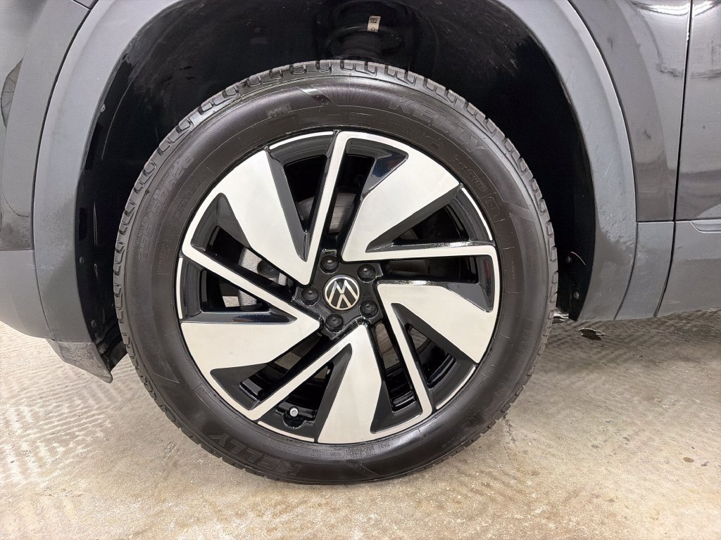 Used 2025 Volkswagen Atlas SE FWD image 12