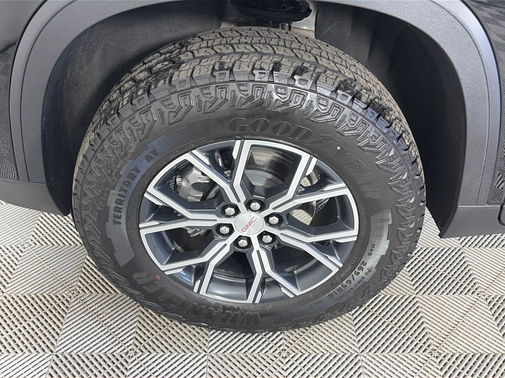 Used 2025 GMC Acadia AT4 image 8