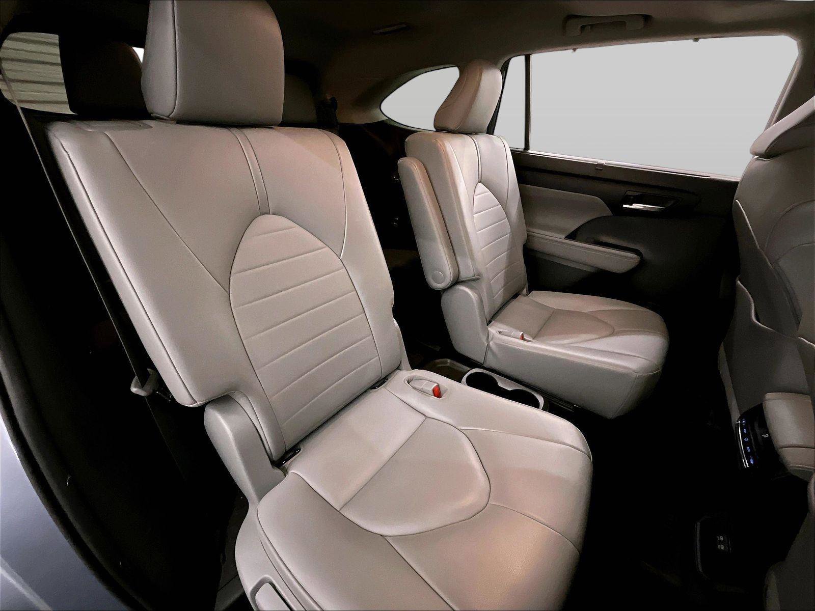 Used 2020 Toyota Highlander XLE AWD/4WD image 26