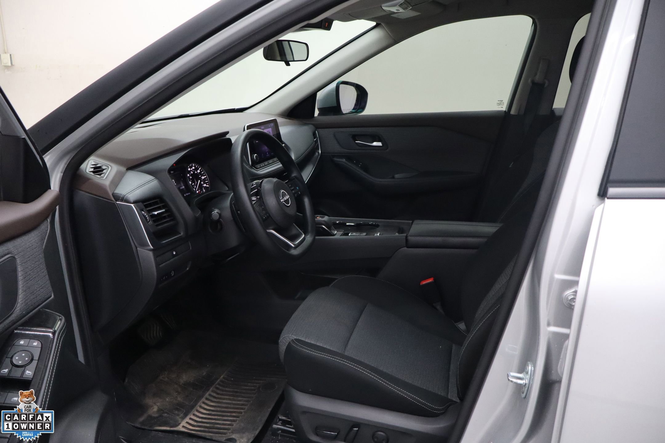 Used 2023 Nissan Rogue SV image 25