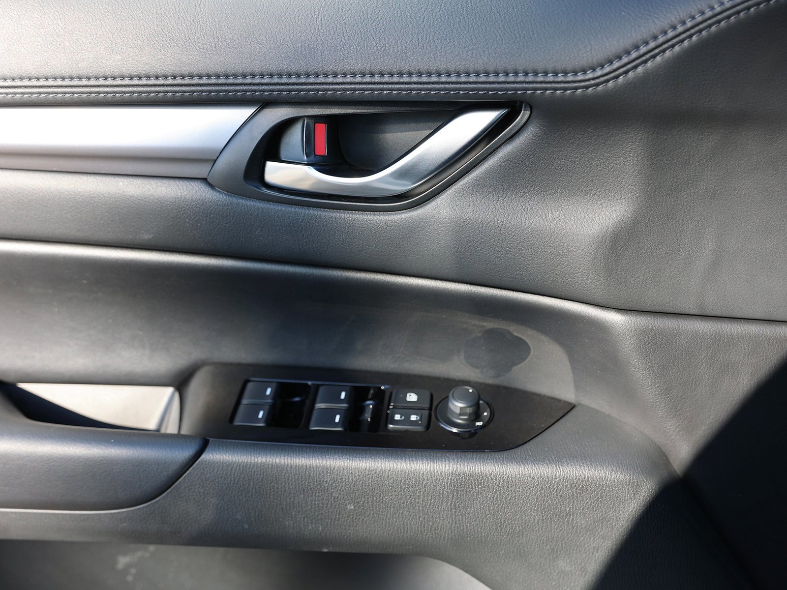 Used 2019 MAZDA CX-5 Touring image 33