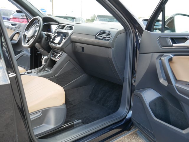 Used 2024 Volkswagen Tiguan SE AWD/4WD image 19