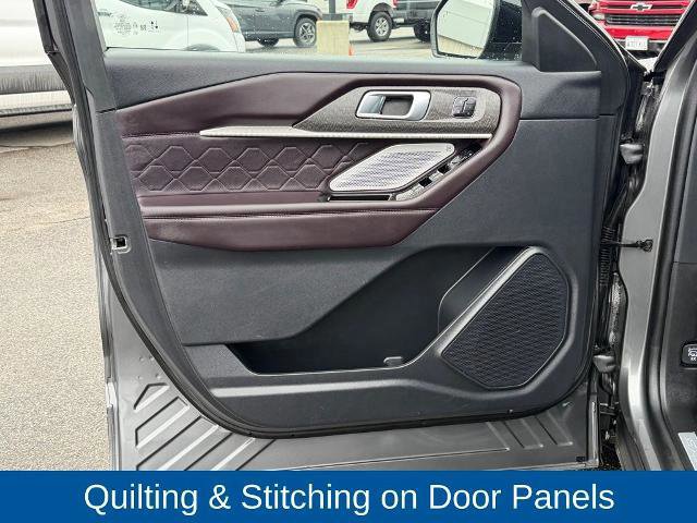 Certified 2025 Ford Explorer Platinum w/ LUX Leather Package image 17