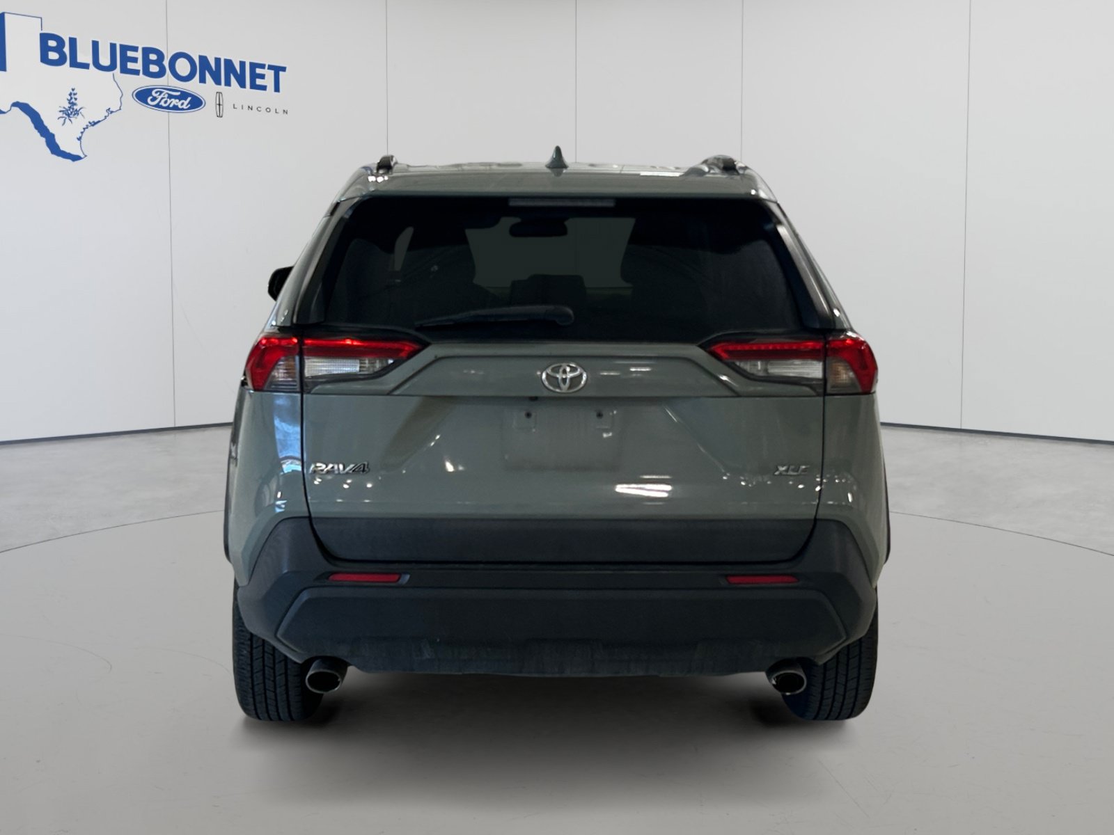Used 2021 Toyota RAV4 XLE FWD image 6