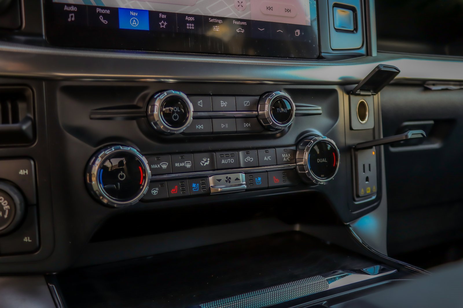 Certified 2024 Ford F150 Lariat w/ Bed Utility Package image 19