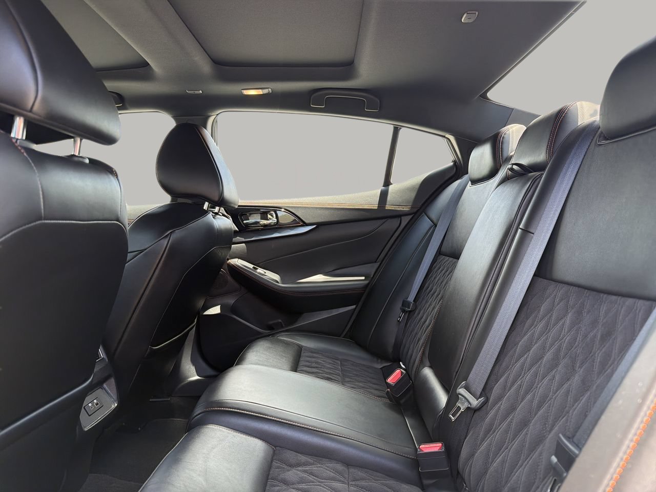 Used 2023 Nissan Maxima SR w/ Sport Mat Group FWD image 16