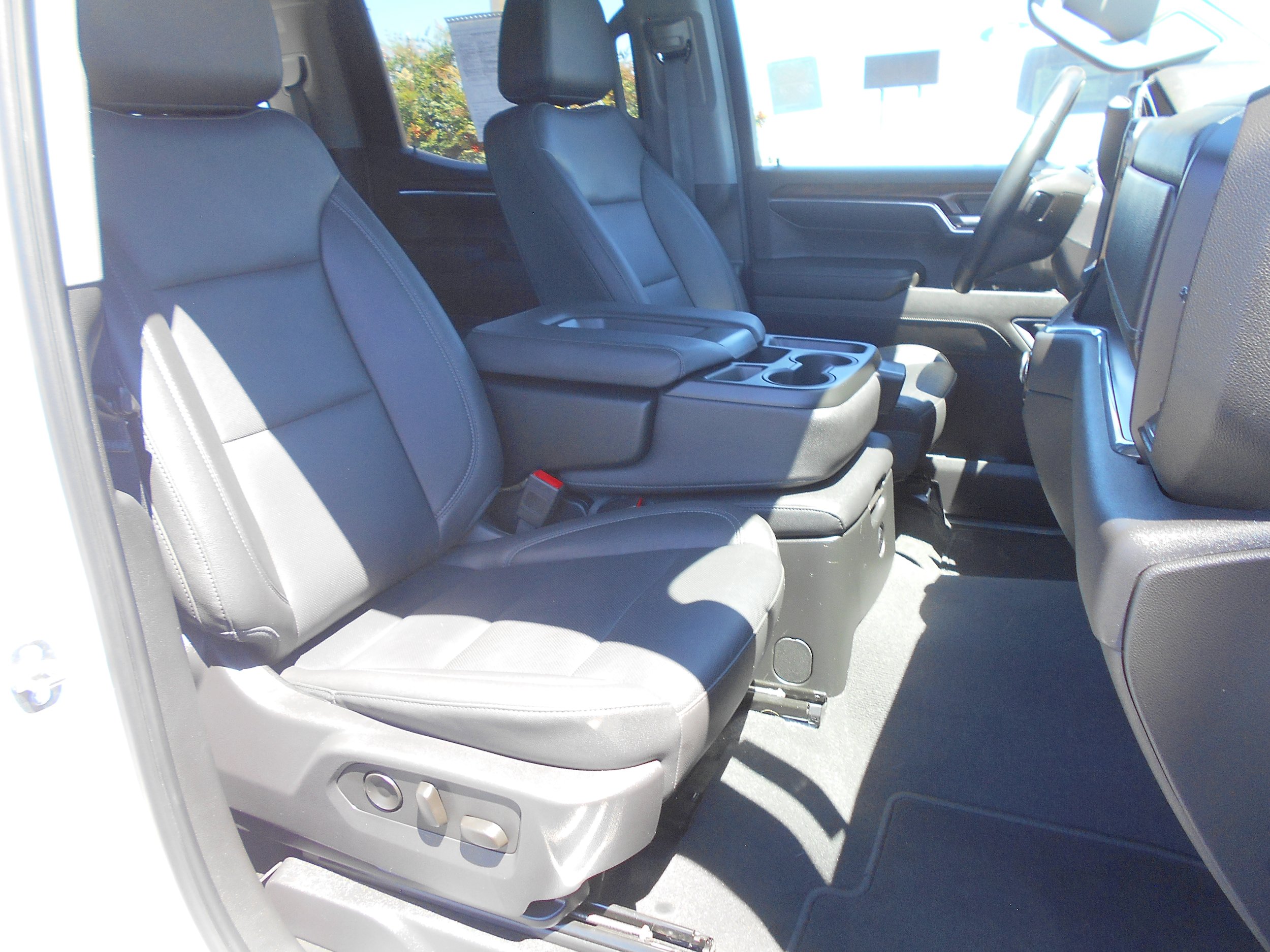 Used 2024 GMC Sierra 1500 SLT AWD/4WD image 6