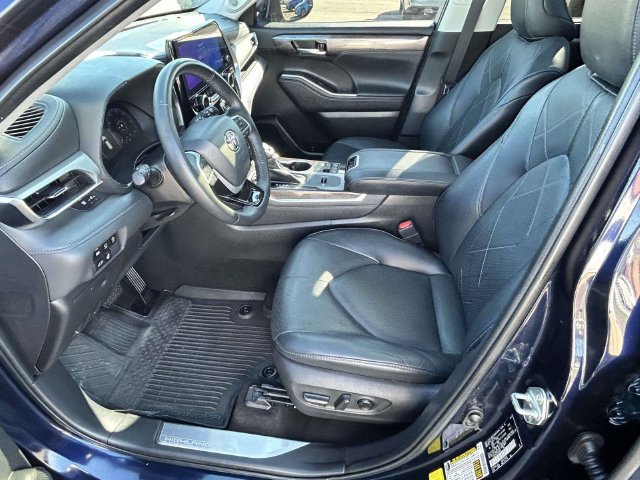 Used 2023 Toyota Highlander Platinum FWD image 16