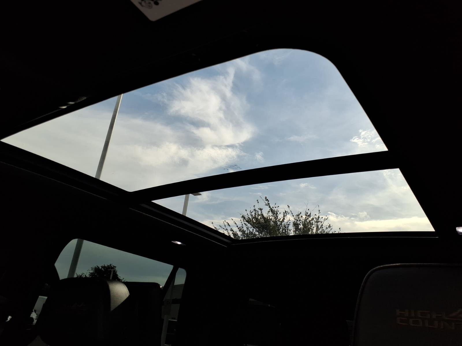 Used 2024 Chevrolet Tahoe High Country w/ Advanced Technology Package image 14