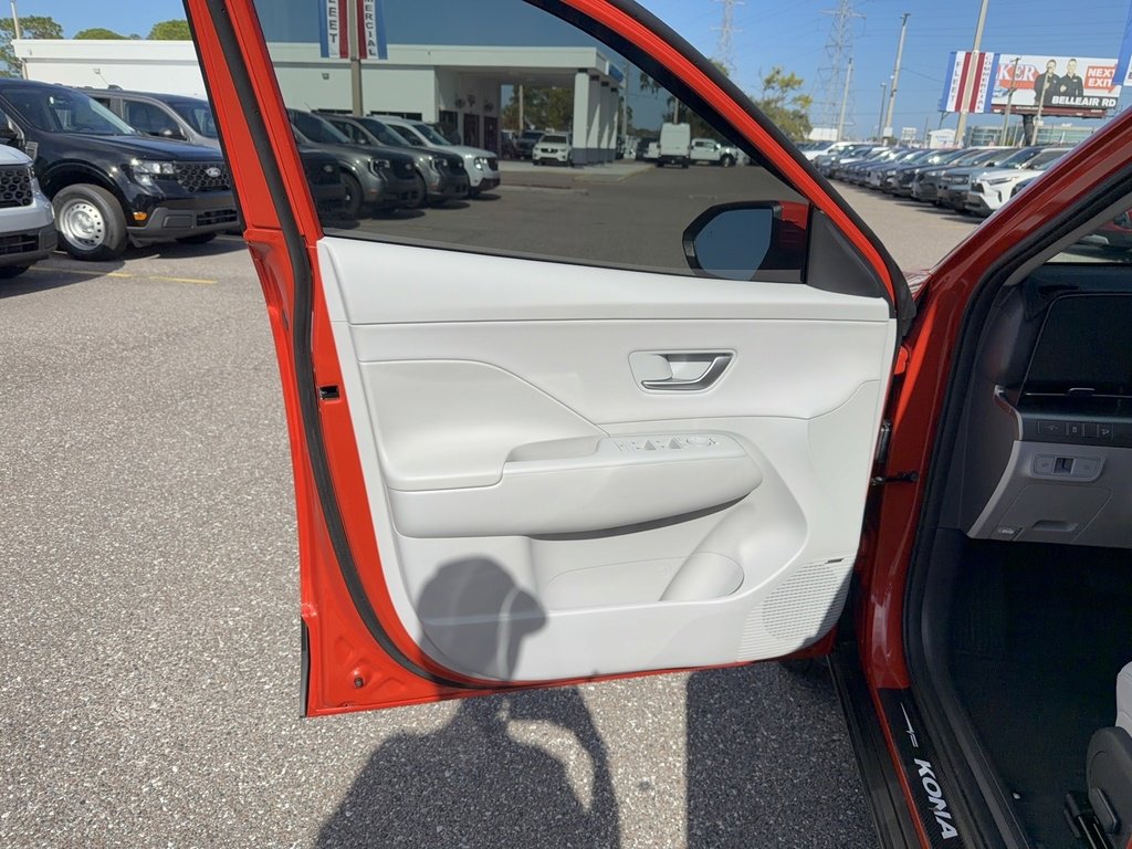 Used 2025 Hyundai Kona Limited image 8
