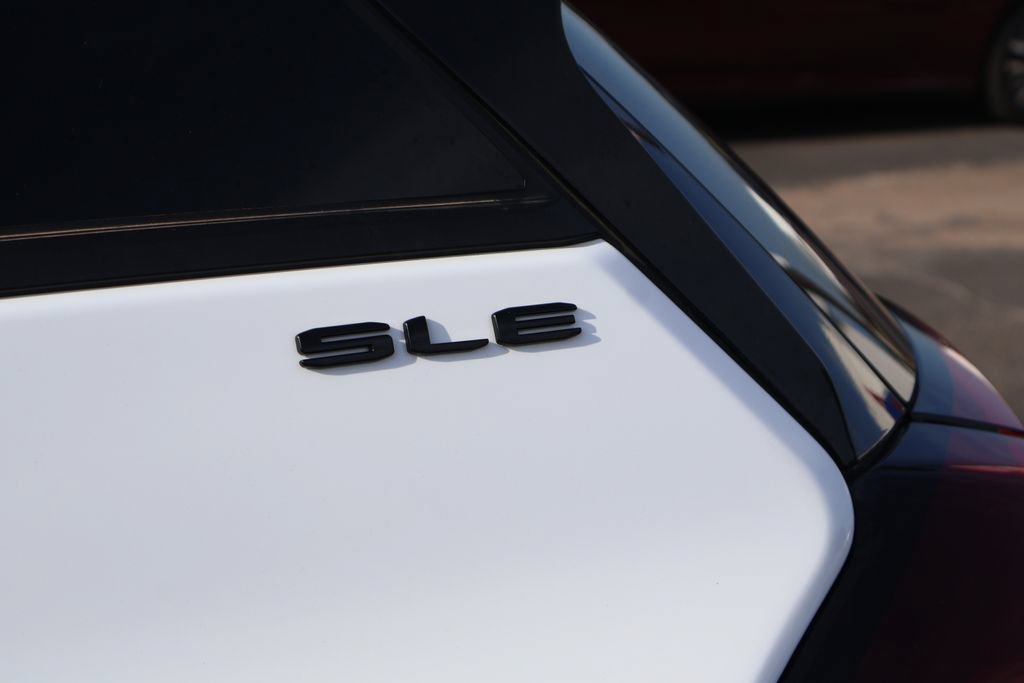 Used 2023 GMC Terrain SLE w/ Driver Convenience Package FWD image 11