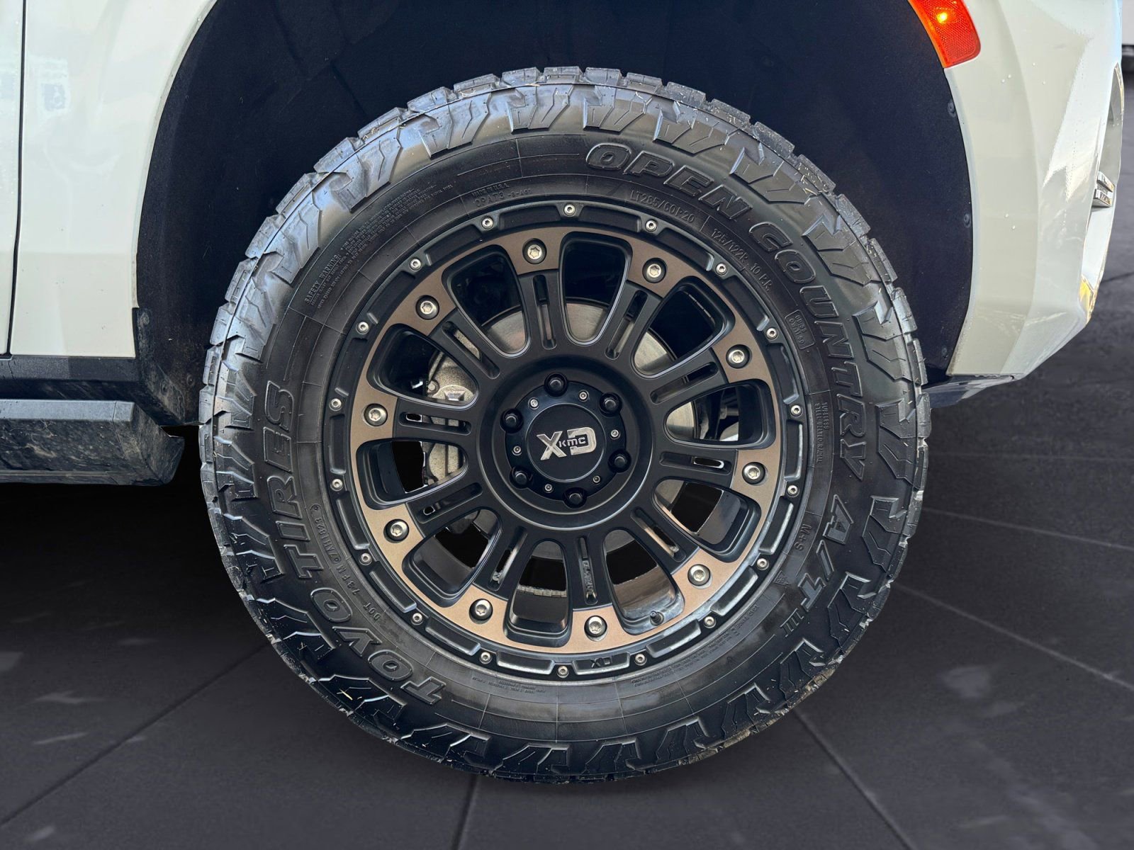 Used 2022 GMC Yukon XL AT4 image 14