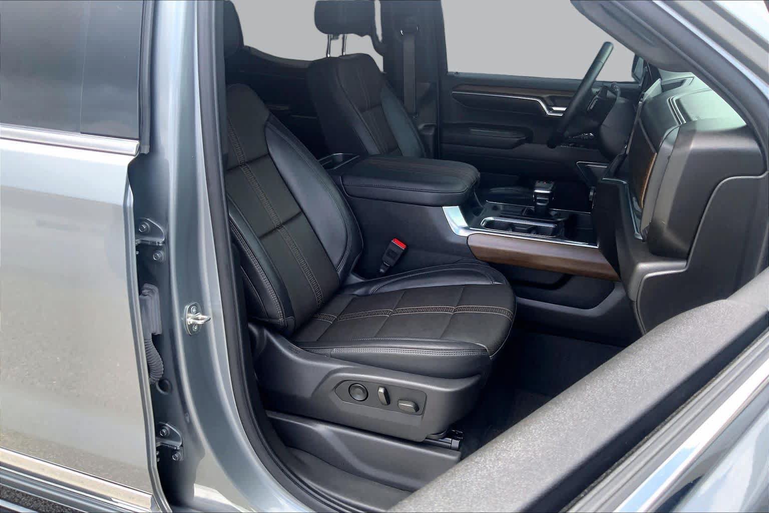 Used 2024 Chevrolet Silverado 1500 High Country AWD/4WD image 9