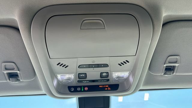 Used 2020 Chevrolet Equinox Premier AWD/4WD image 23