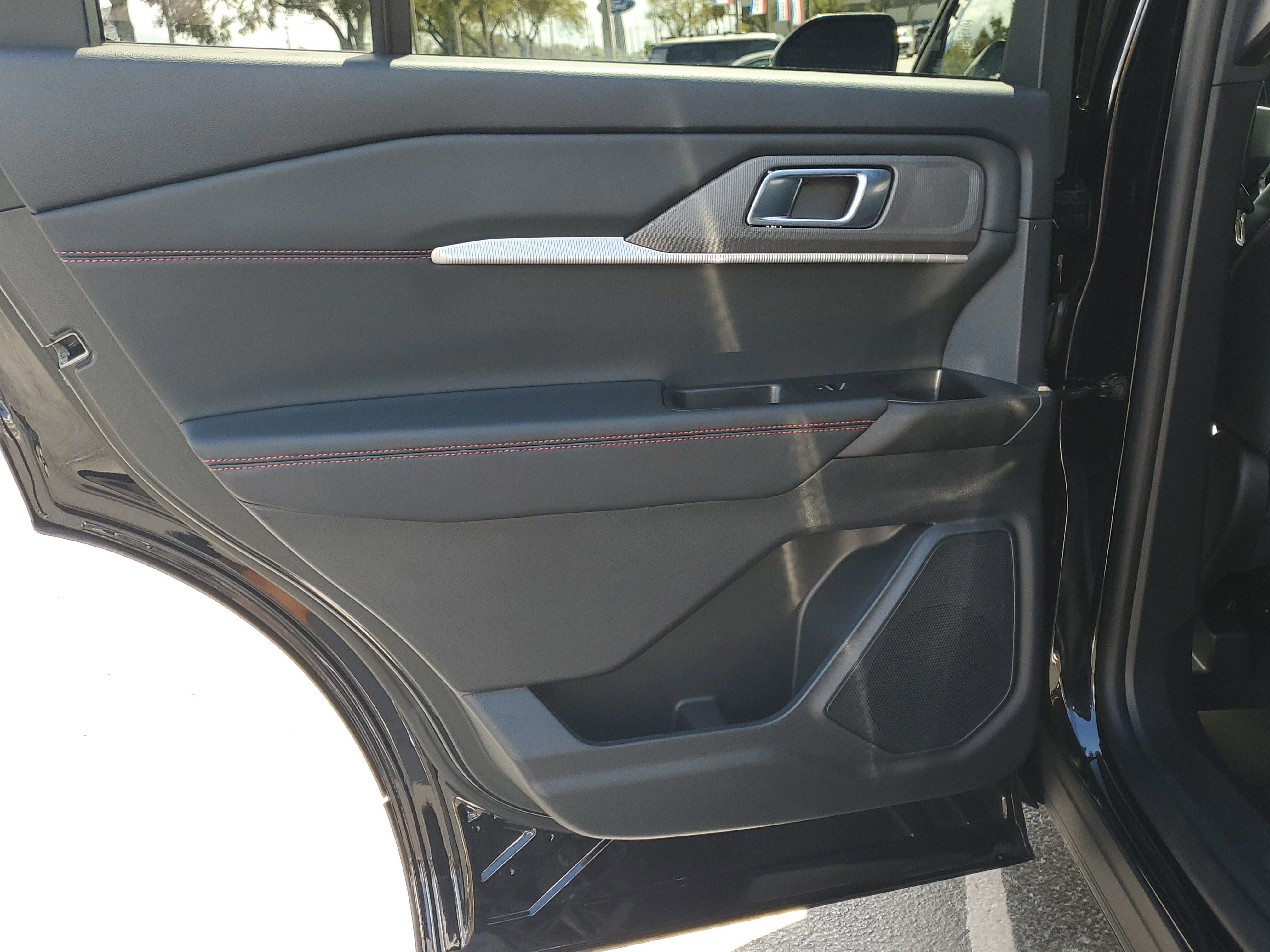 Certified 2025 Ford Explorer ST-Line w/ Premium Package image 11