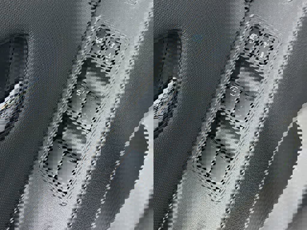 Used 2024 Nissan Frontier SV w/ Technology Package image 28