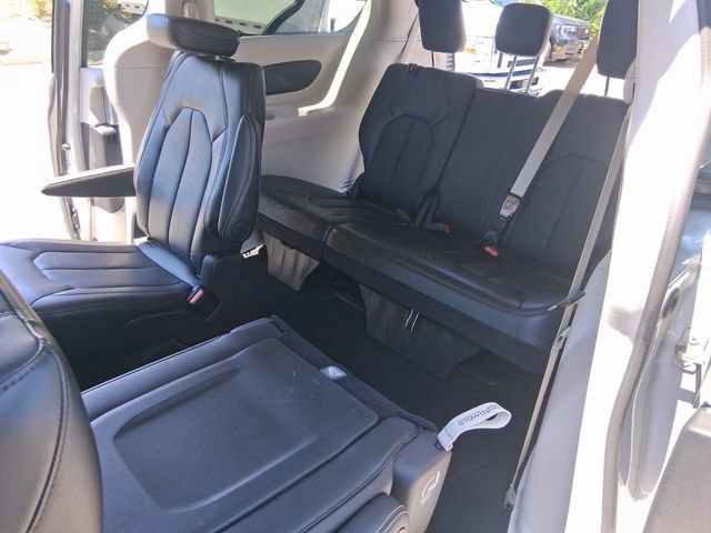 Used 2024 Chrysler Pacifica Touring-L FWD image 23