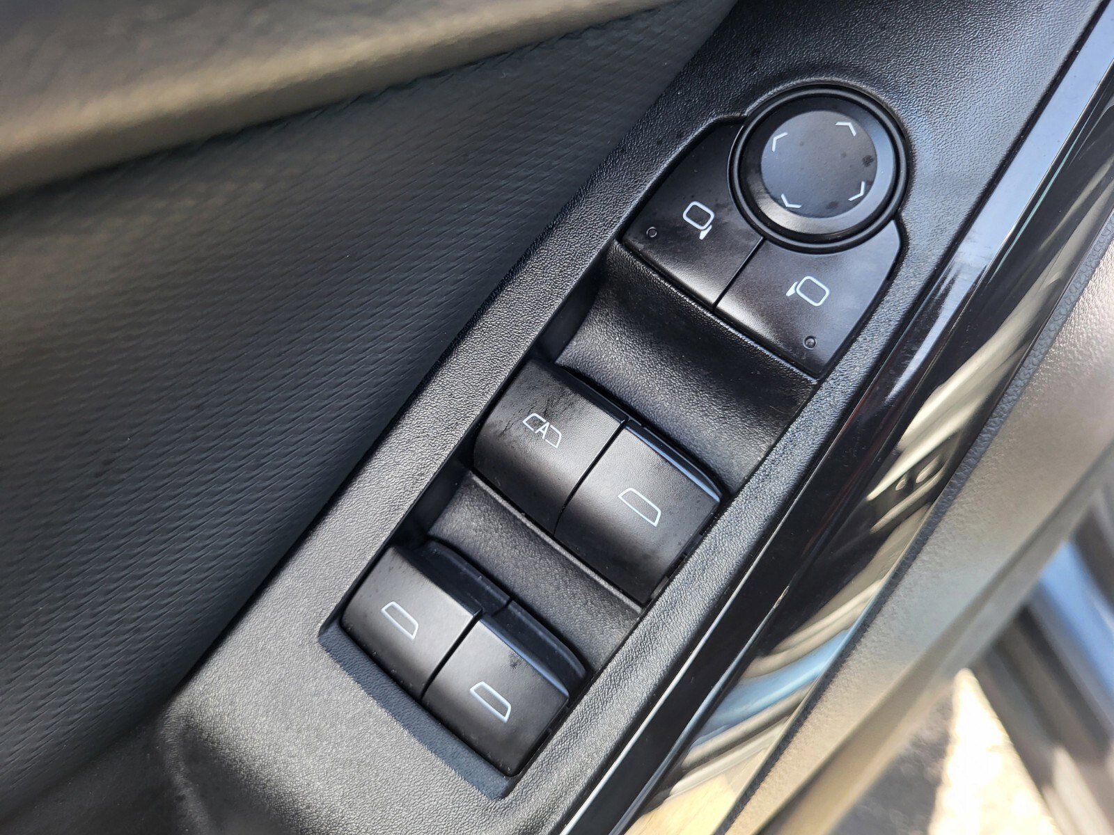 Used 2025 Chevrolet Equinox LT w/ Convenience Package II image 18