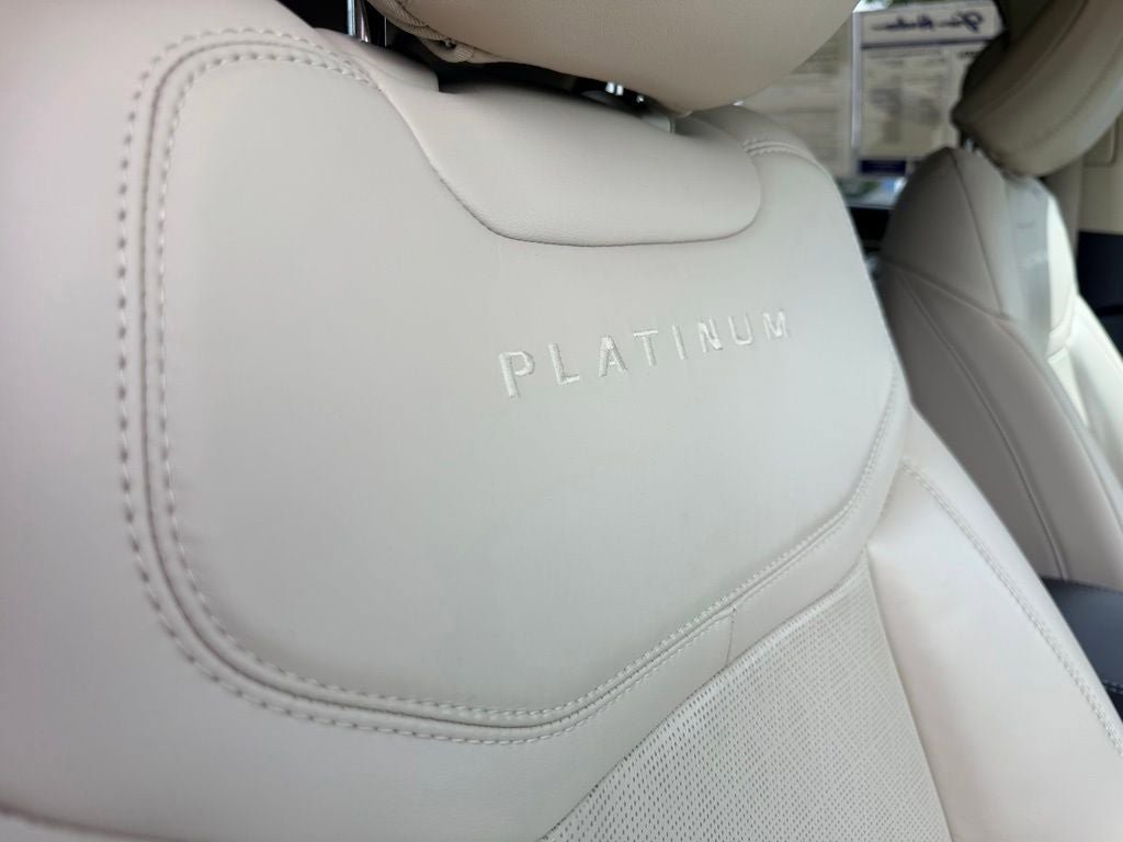Certified 2022 Ford Explorer Platinum w/ Technology Package AWD/4WD image 16