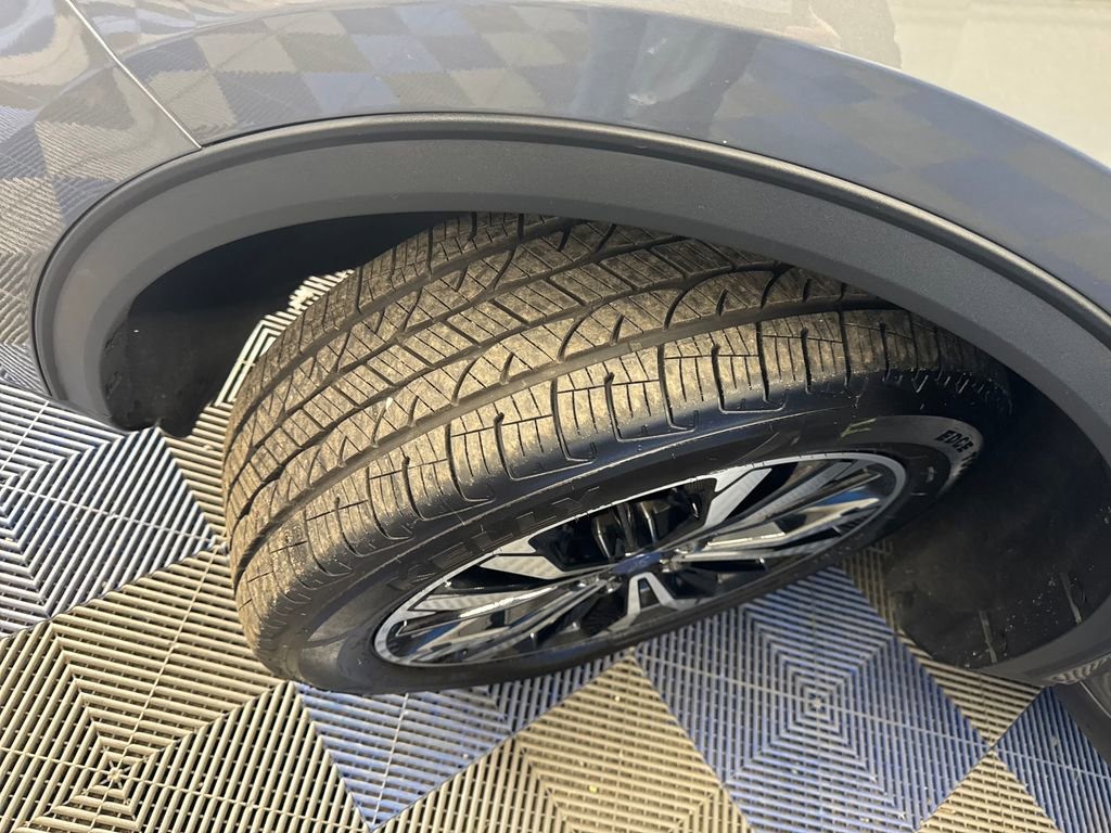 Certified 2022 Ford Escape SEL w/ SEL Stealth AWD Package image 33