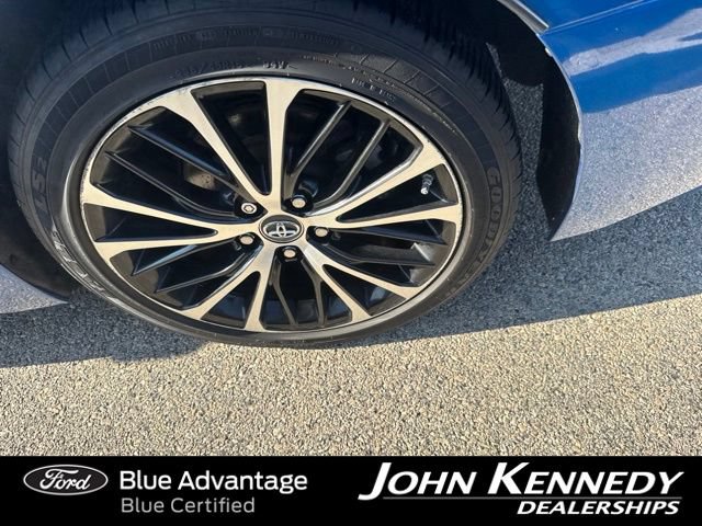 Used 2018 Toyota Camry SE w/ Convenience Package FWD image 3