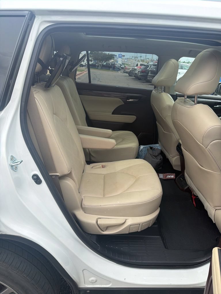 Used 2021 Toyota Highlander Platinum FWD image 6