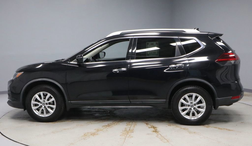 Used 2019 Nissan Rogue SV image 2