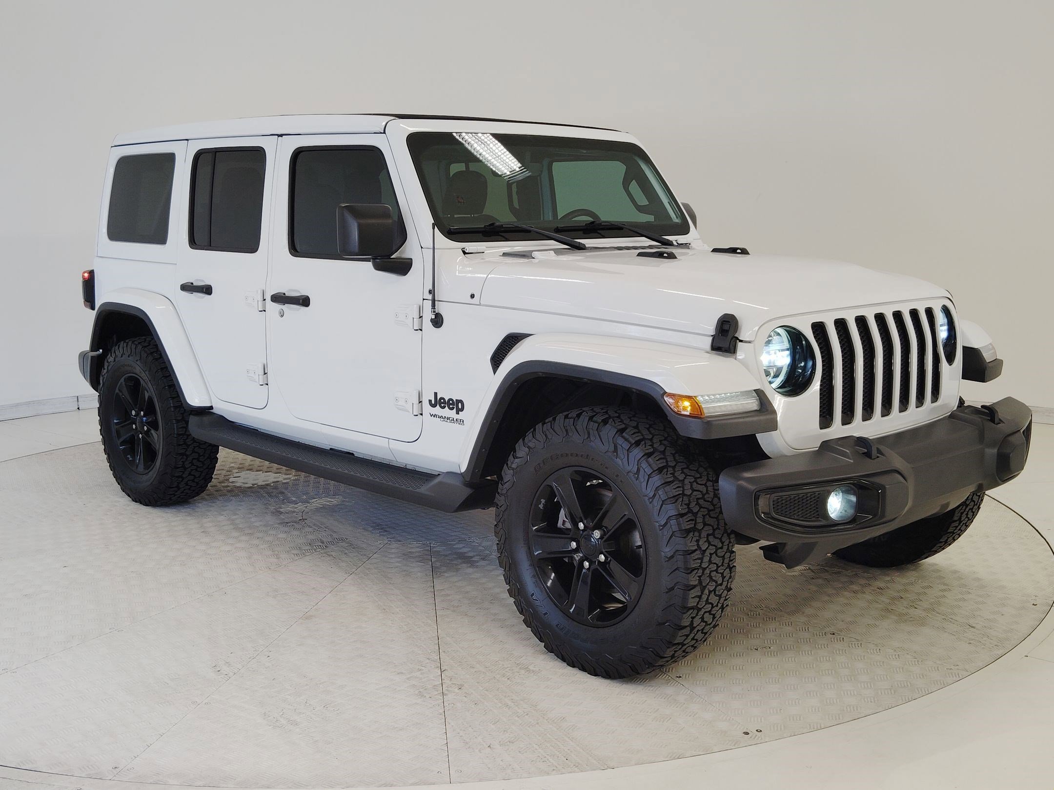 Used 2019 Jeep Wrangler Unlimited Sahara image 8