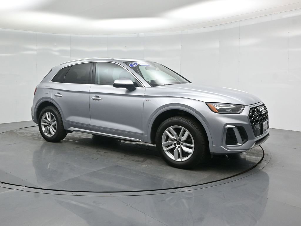 Used 2023 Audi Q5 2.0T Premium w/ Convenience Package image 3
