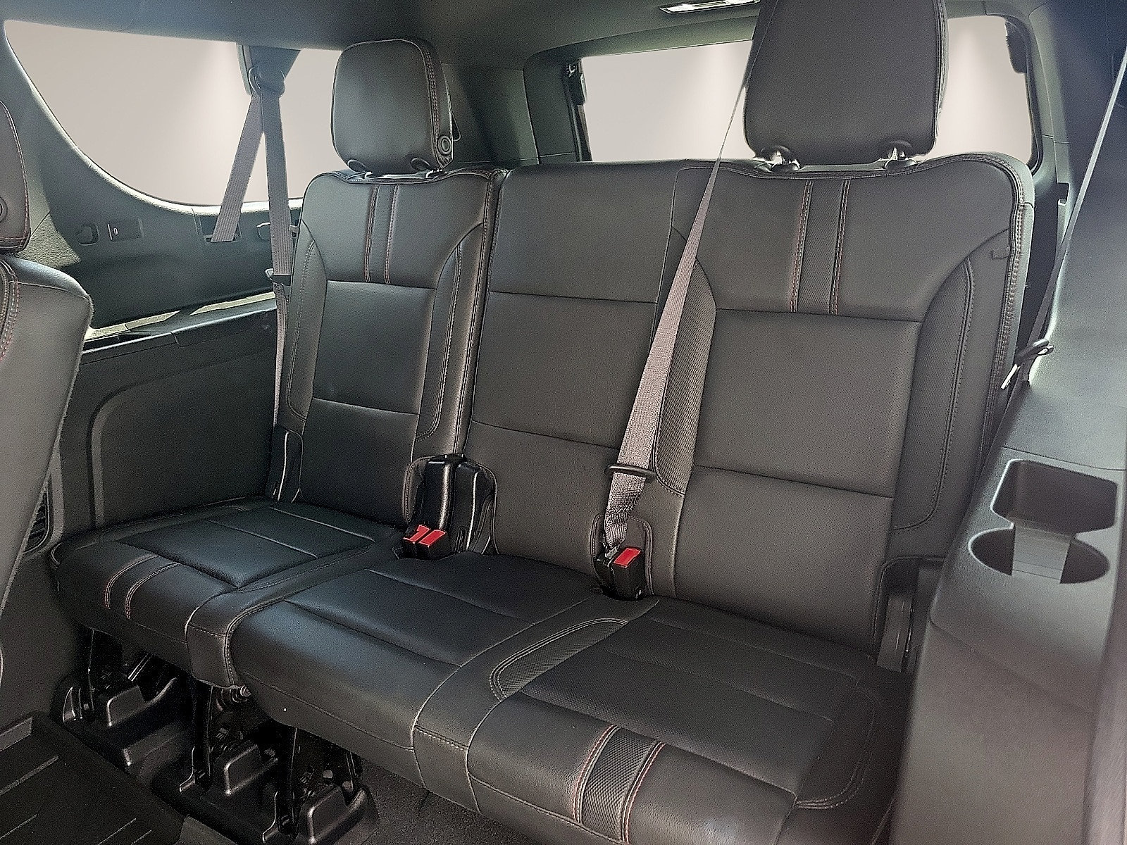 Used 2022 Chevrolet Suburban RST w/ Luxury Package AWD/4WD image 12