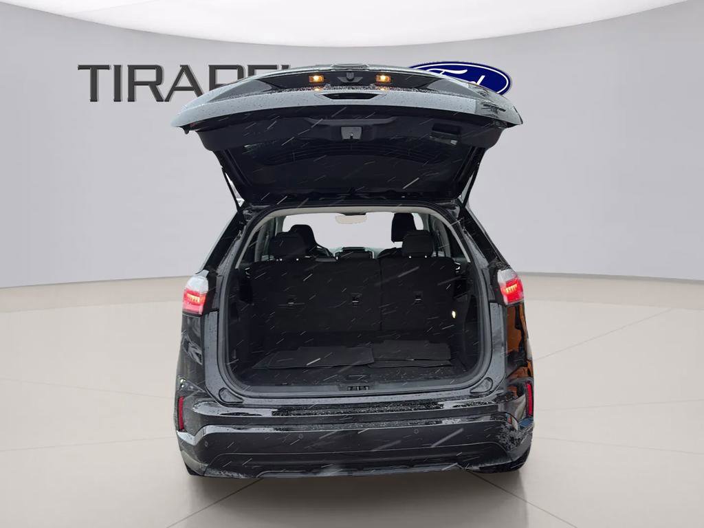 Certified 2024 Ford Edge SE w/ Black Appearance Package image 11