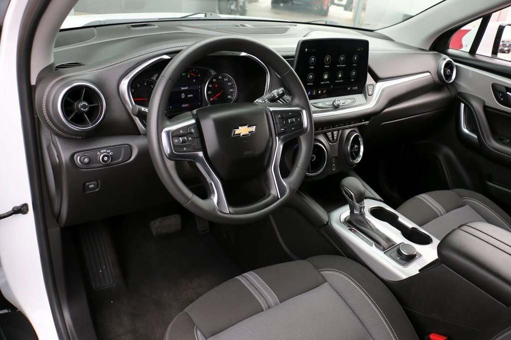 Used 2025 Chevrolet Blazer LT image 18