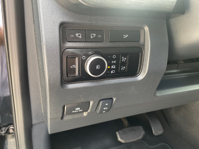 Certified 2024 Ford F250 Lariat w/ Lariat Ultimate Package AWD/4WD image 30
