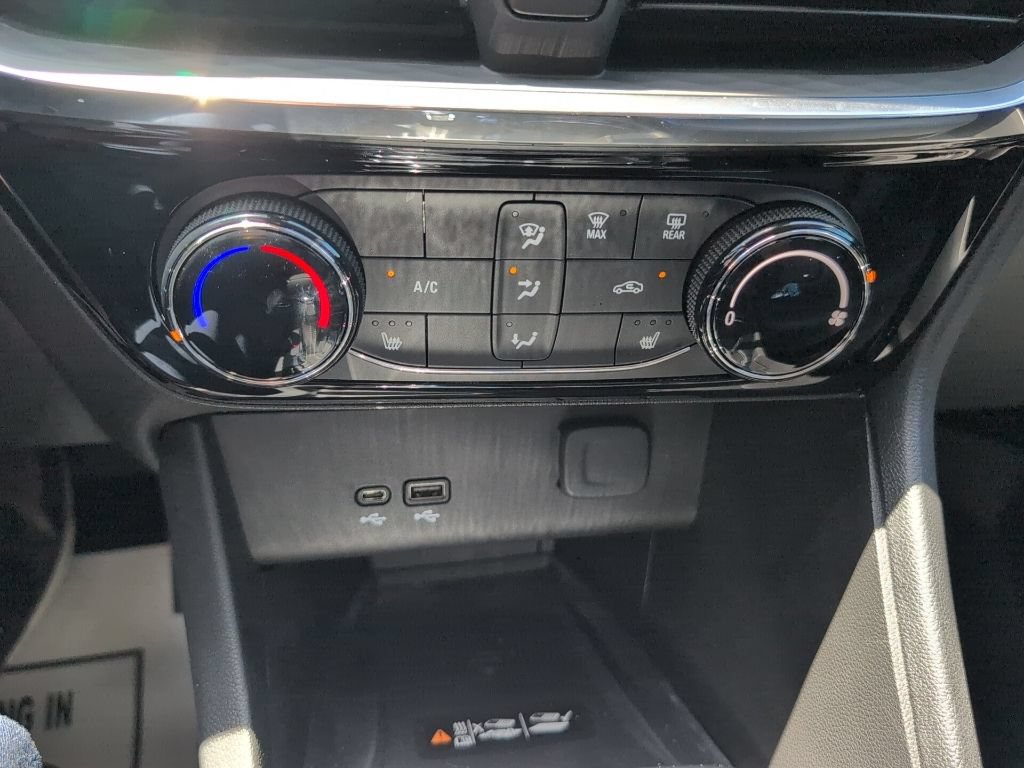 Used 2025 Buick Encore GX Sport Touring w/ Advanced Technology Package FWD image 19