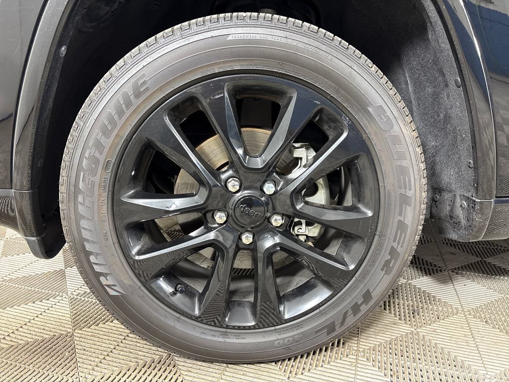 Used 2020 Jeep Grand Cherokee Altitude AWD/4WD image 12
