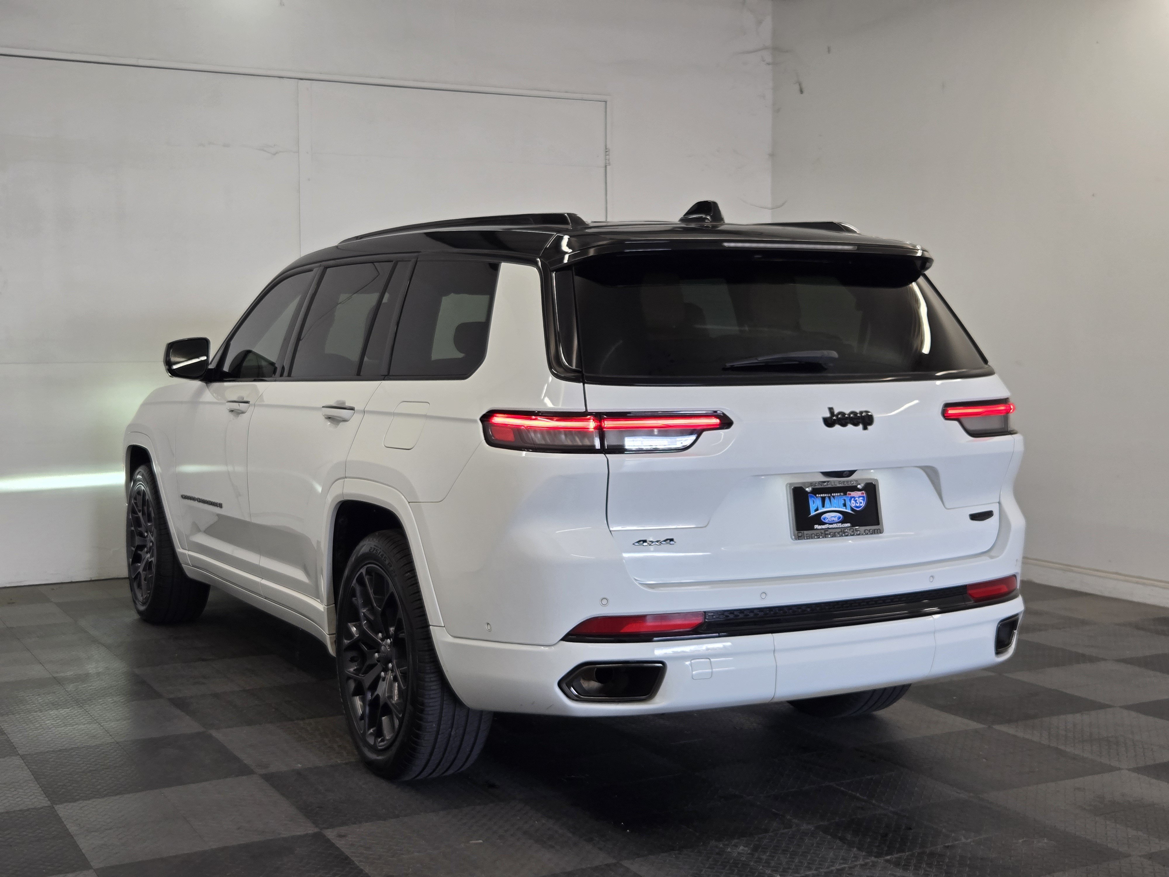 Used 2025 Jeep Grand Cherokee L Summit w/ Obsidian Package AWD/4WD image 5