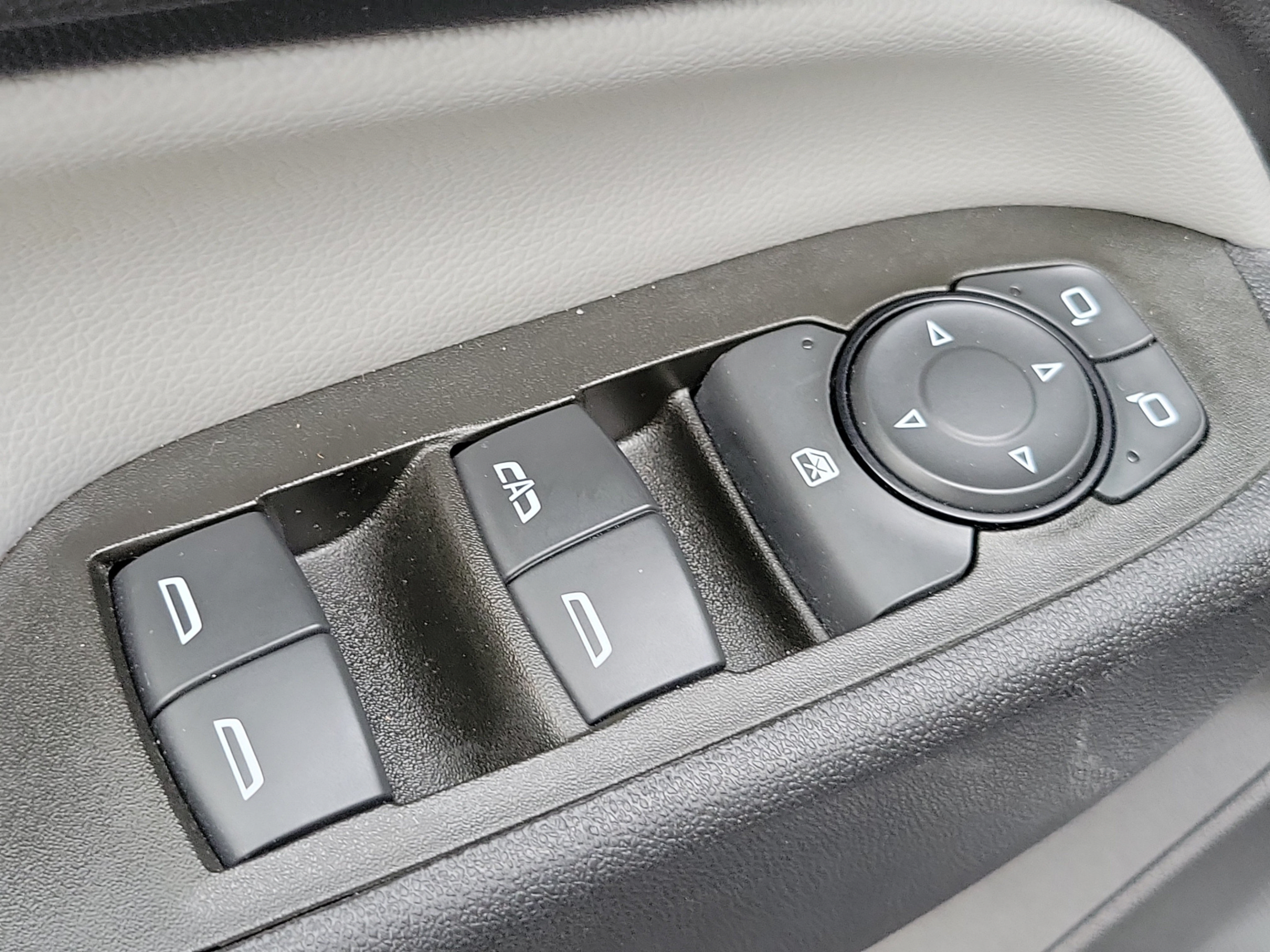 Used 2023 Chevrolet Equinox LS AWD/4WD image 18