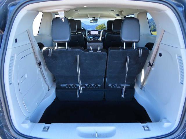 Used 2024 Chrysler Pacifica Select image 33