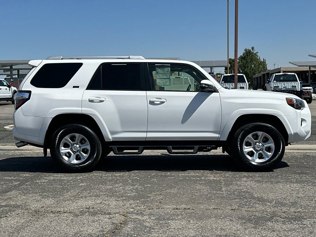 Used 2018 Toyota 4Runner SR5 Premium AWD/4WD image 2