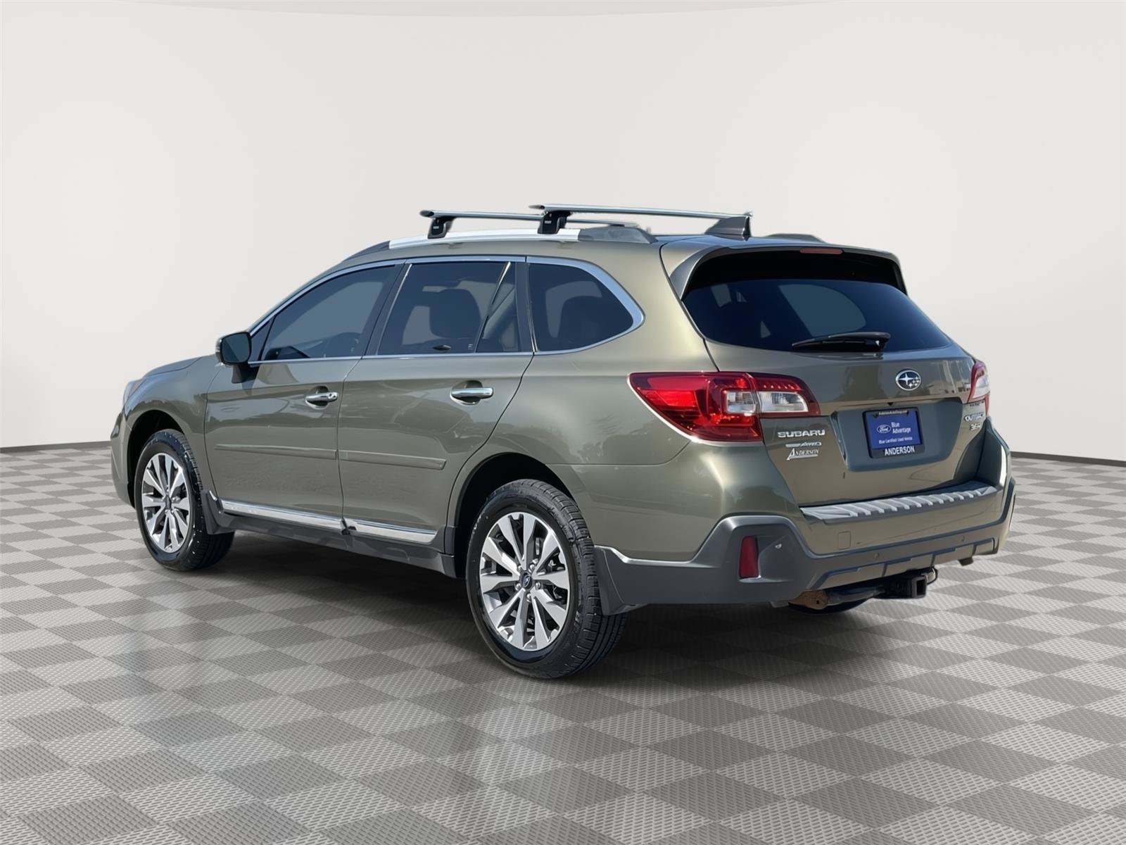 Used 2018 Subaru Outback 3.6R Touring AWD/4WD image 9