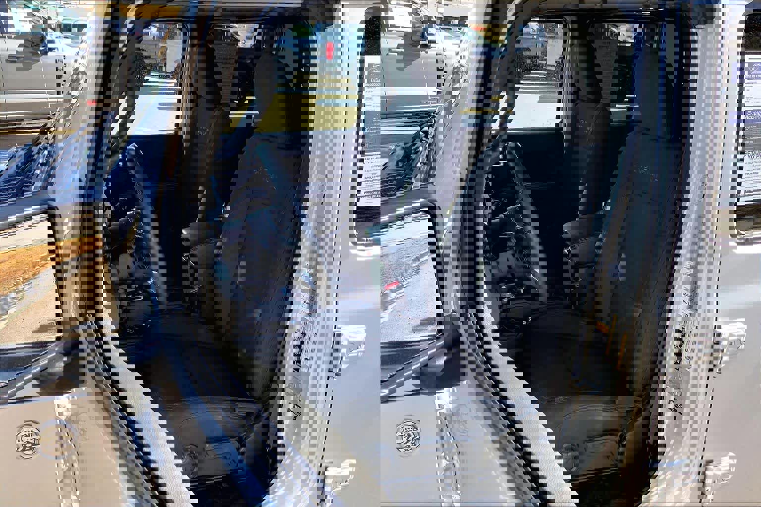 Used 2023 Jeep Gladiator Overland image 9