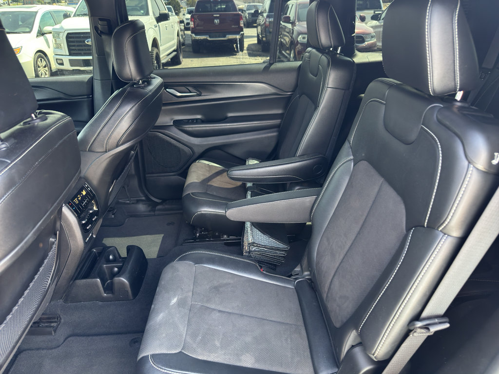 Used 2023 Jeep Grand Cherokee L Laredo AWD/4WD image 9
