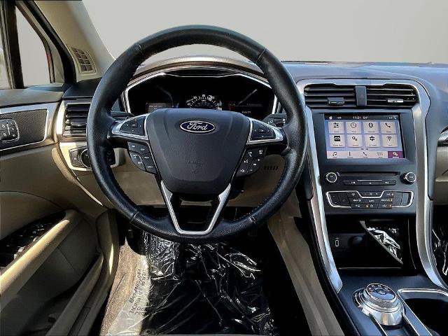 Certified 2017 Ford Fusion SE w/ Fusion SE Technology Package FWD image 8