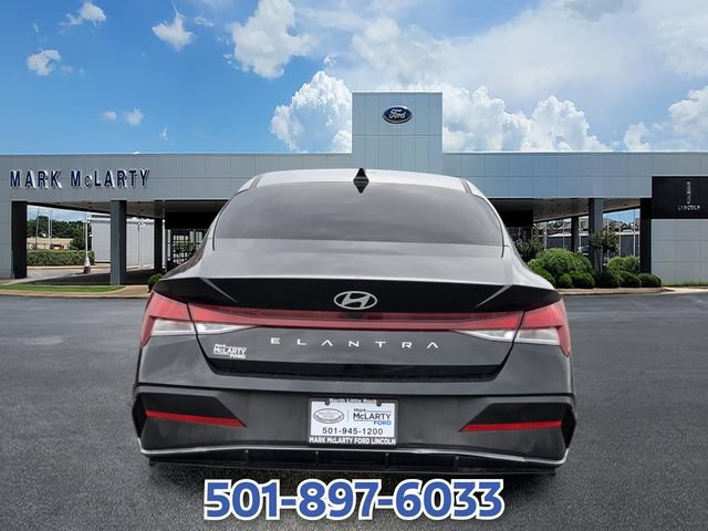 Used 2026 Hyundai Elantra SE FWD image 4