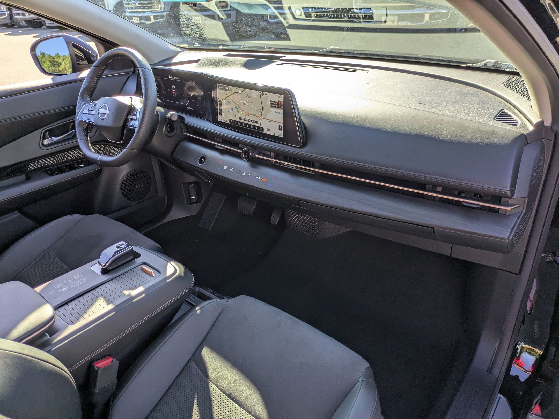 Used 2023 Nissan Ariya FWD image 39