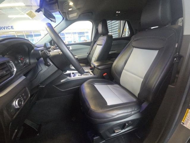 Certified 2022 Ford Explorer XLT w/ Equipment Group 202A image 27